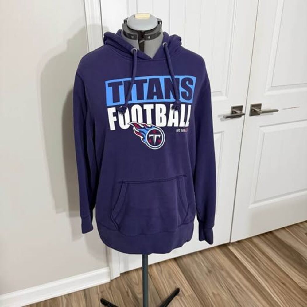 Large Tennessee Titans Hoodie 24” p p 29” length C7526